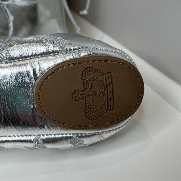 Juicy Couture Silver Leather Logo Embroidered Ballet Flats Fold Up with … - Picture 9 of 11